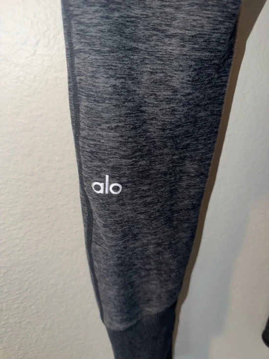 Alo Women’s Dark Grey Heathered High-Waist Alosoft Leggings - Picture 9 of 10